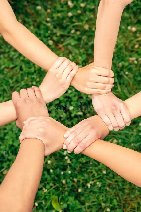 Voluntarios-manos-juntas